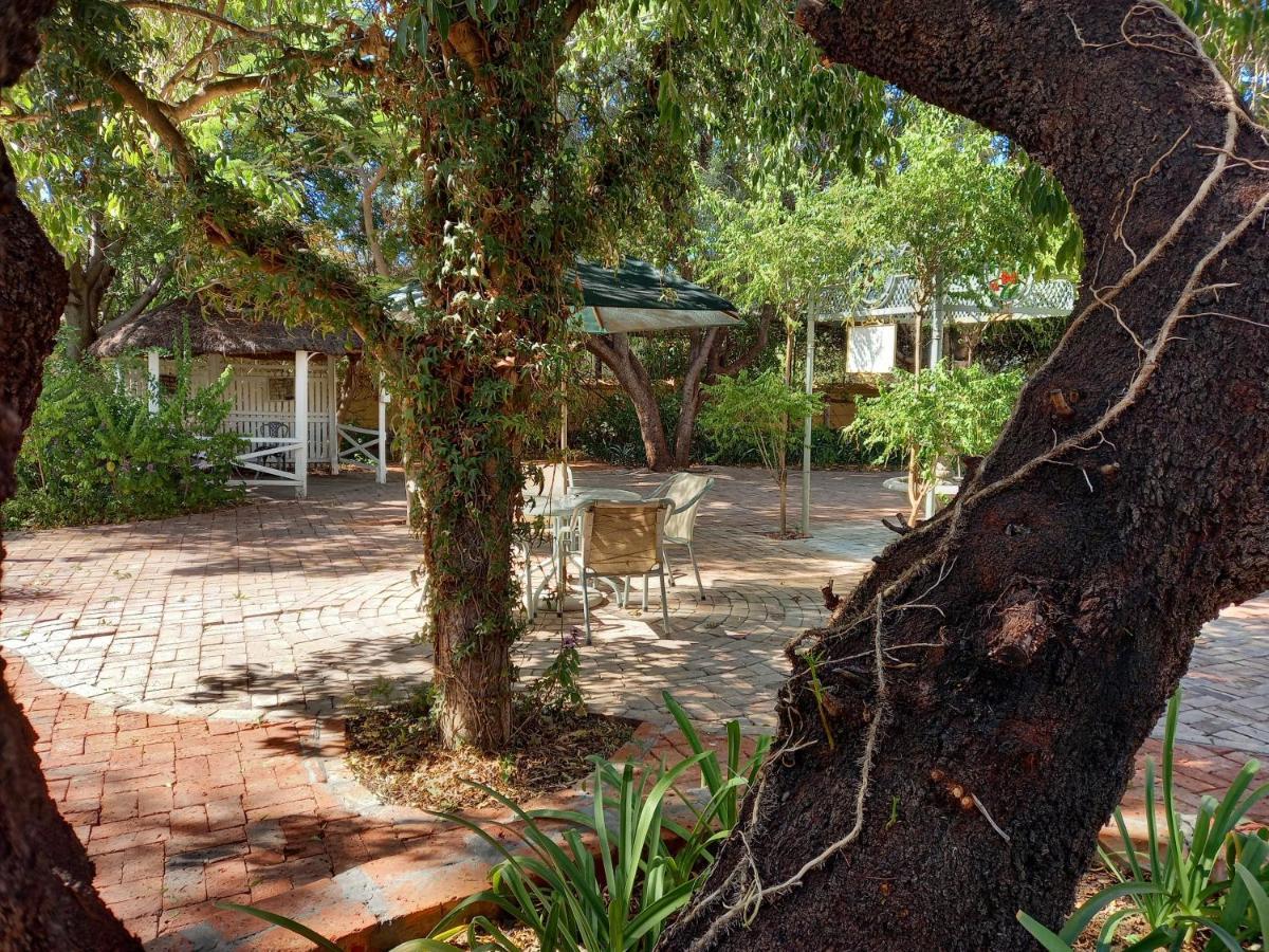 Avondrust Guest House Graaff-Reinet Esterno foto