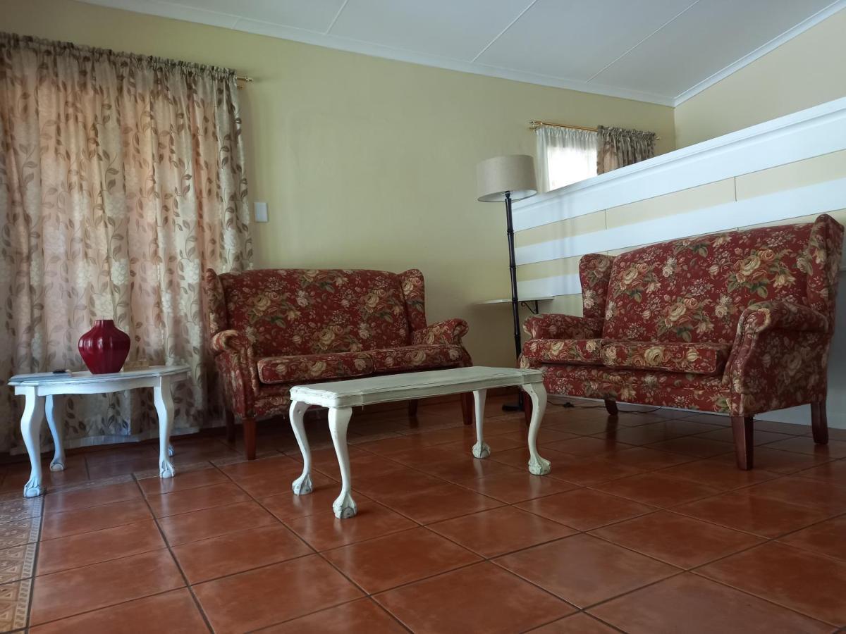 Avondrust Guest House Graaff-Reinet Esterno foto